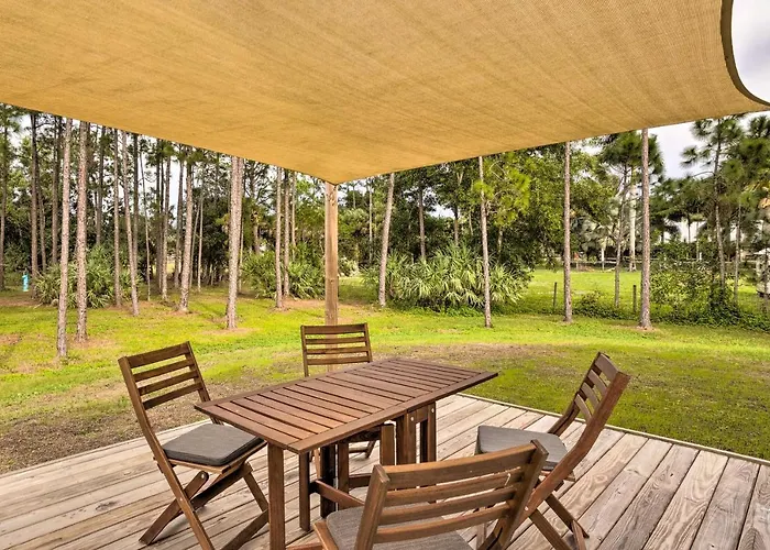 Trendy Palm City Cottage W/ Porch On 5 Acres!