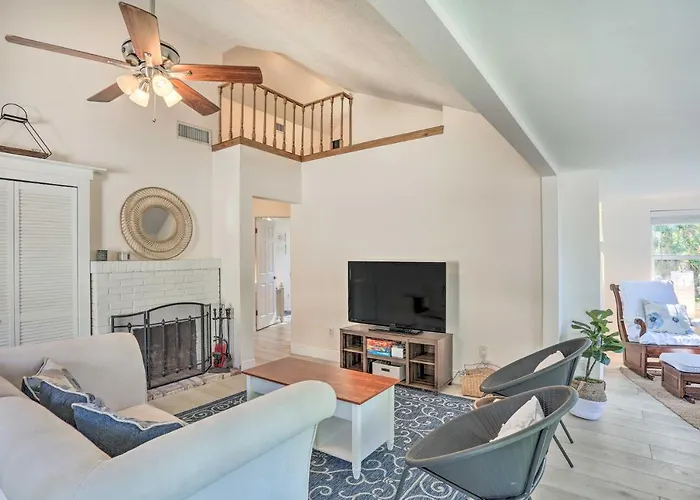 Lovely Cottage Near Downtown Stuart & Beaches
